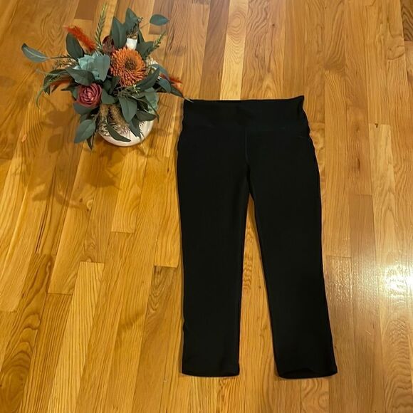 Fabletics Lima Capri Leggings - XS 🌻💕💕🌻 - Picture 2 of 6